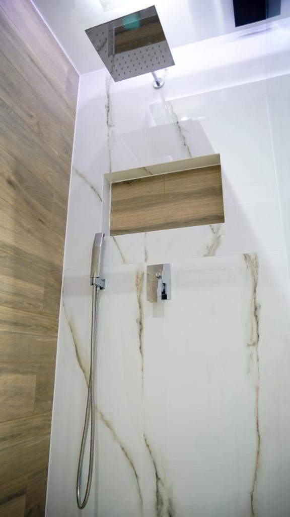 P & K Design Ltd Flats By Rentals Pro Services - 尼亚·蒙达尼亚 外观 照片