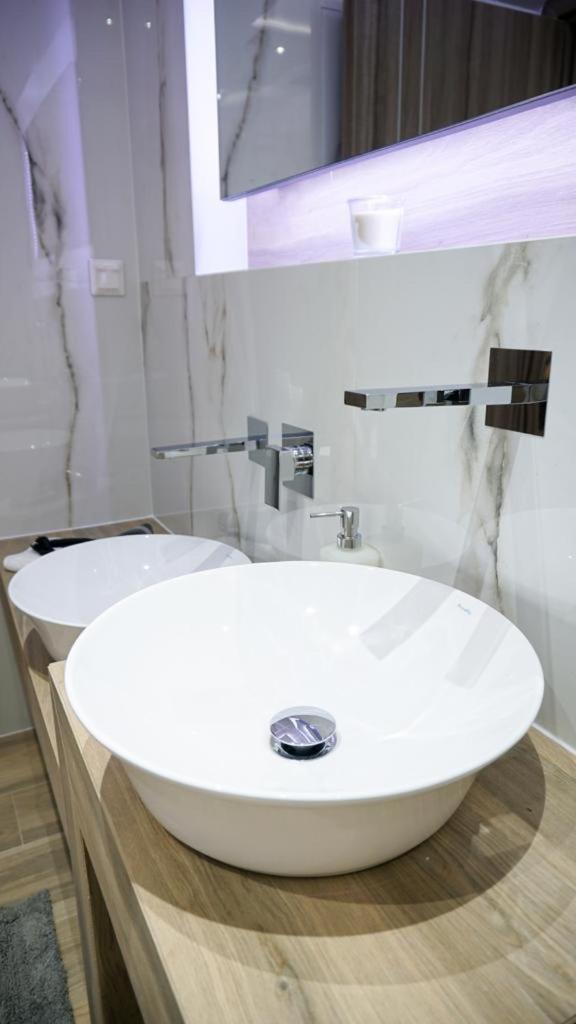 P & K Design Ltd Flats By Rentals Pro Services - 尼亚·蒙达尼亚 外观 照片